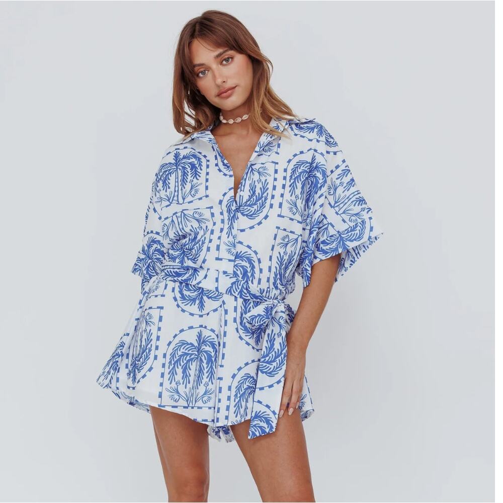 SELFIE LESLIE | Blue & white palm print Blouson Button up Flounce romper XL